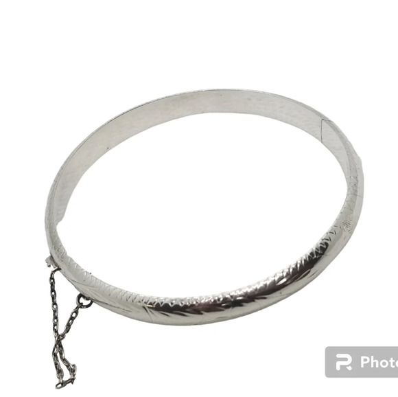 VINTAGE STERLING SILVER WITH ETCHED DESIGNS HINGED BRACELET - Picture 4 of 7